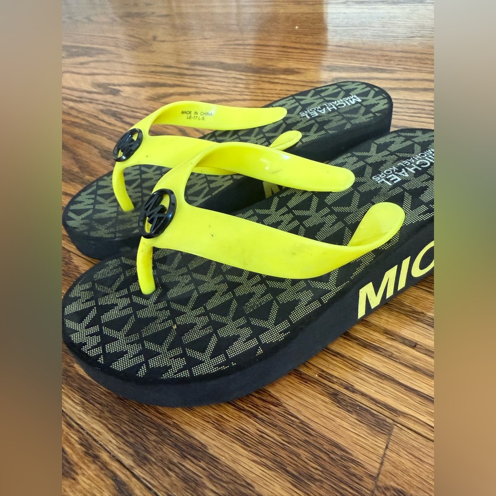Michael Kors Neon Yellow Wedge Heel Flip Flips 12c - Picture 2 of 3